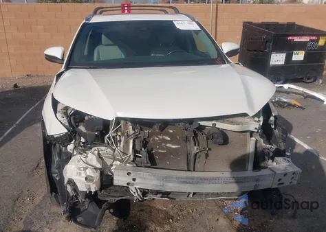 2018 Toyota Highlander Xle z USA, uszkodzony, nr VIN 5TDKZRFH3JS540070